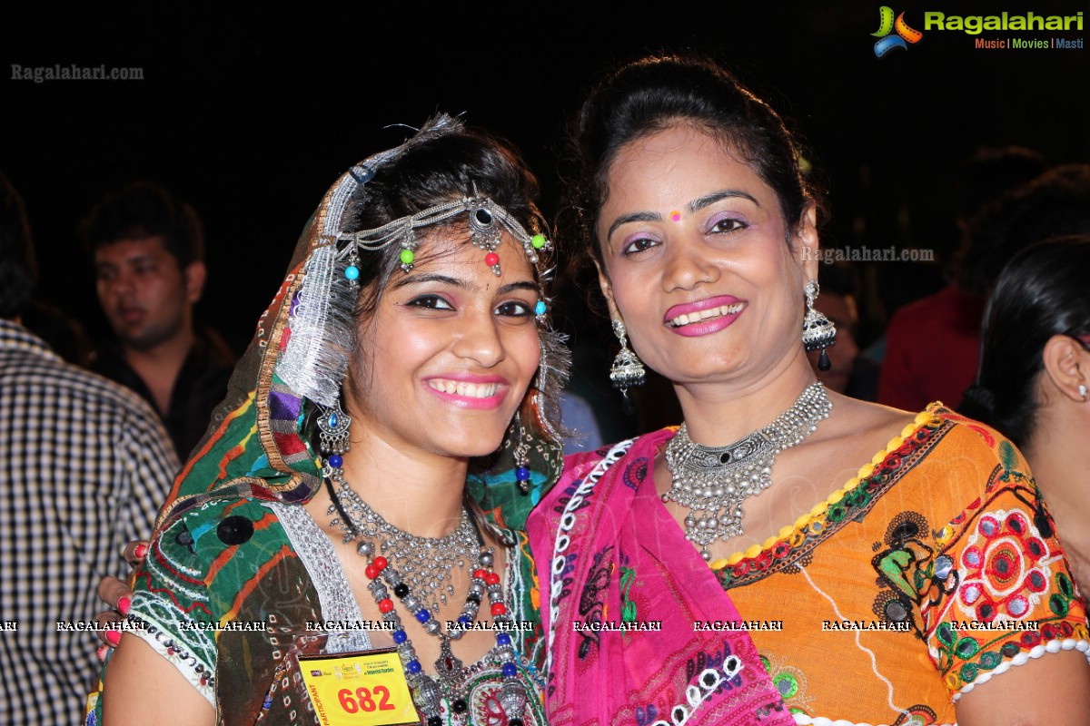 Legend Navratri Utsav 2013 Grand Finale - Judge: Bina Mehta