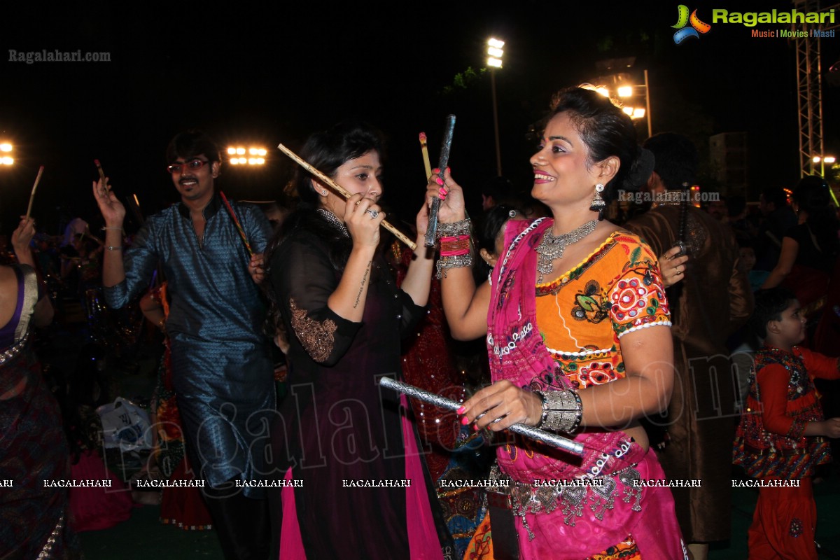 Legend Navratri Utsav 2013 Grand Finale - Judge: Bina Mehta