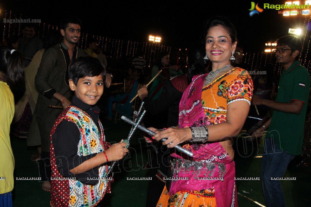 Legend Navratri Utsav 2013 Grand Finale - Judge: Bina Mehta