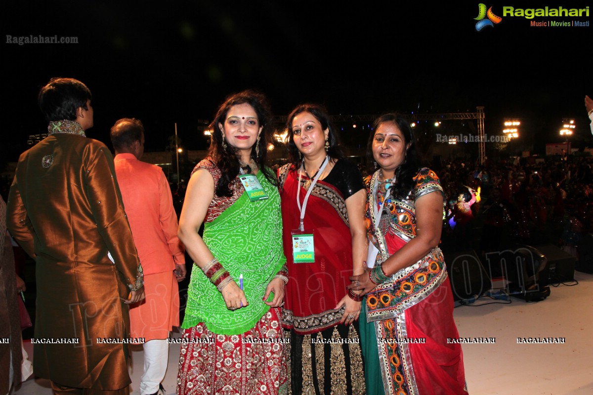 Legend Navratri Utsav 2013 Grand Finale - Judge: Bina Mehta