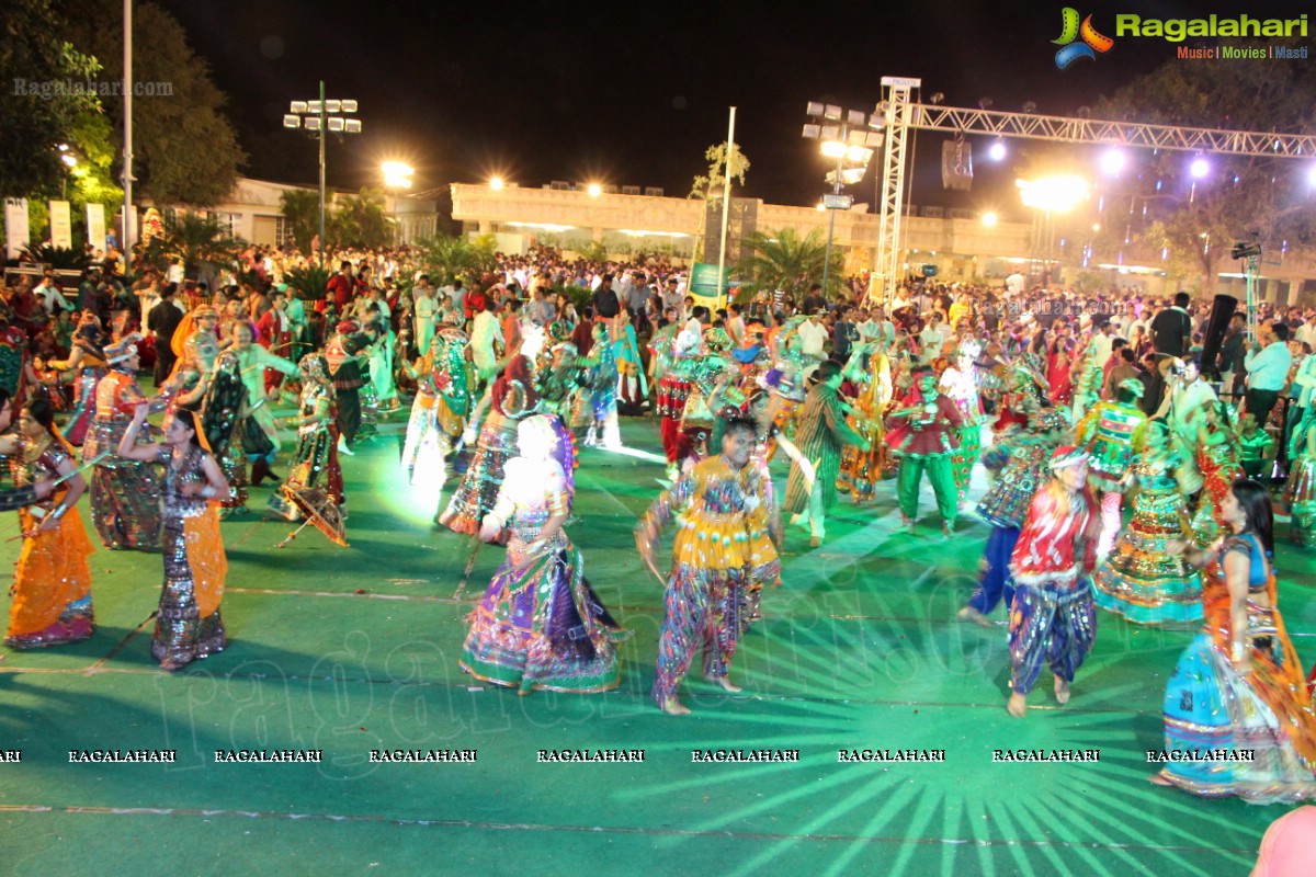 Legend Navratri Utsav 2013 Grand Finale - Judge: Bina Mehta