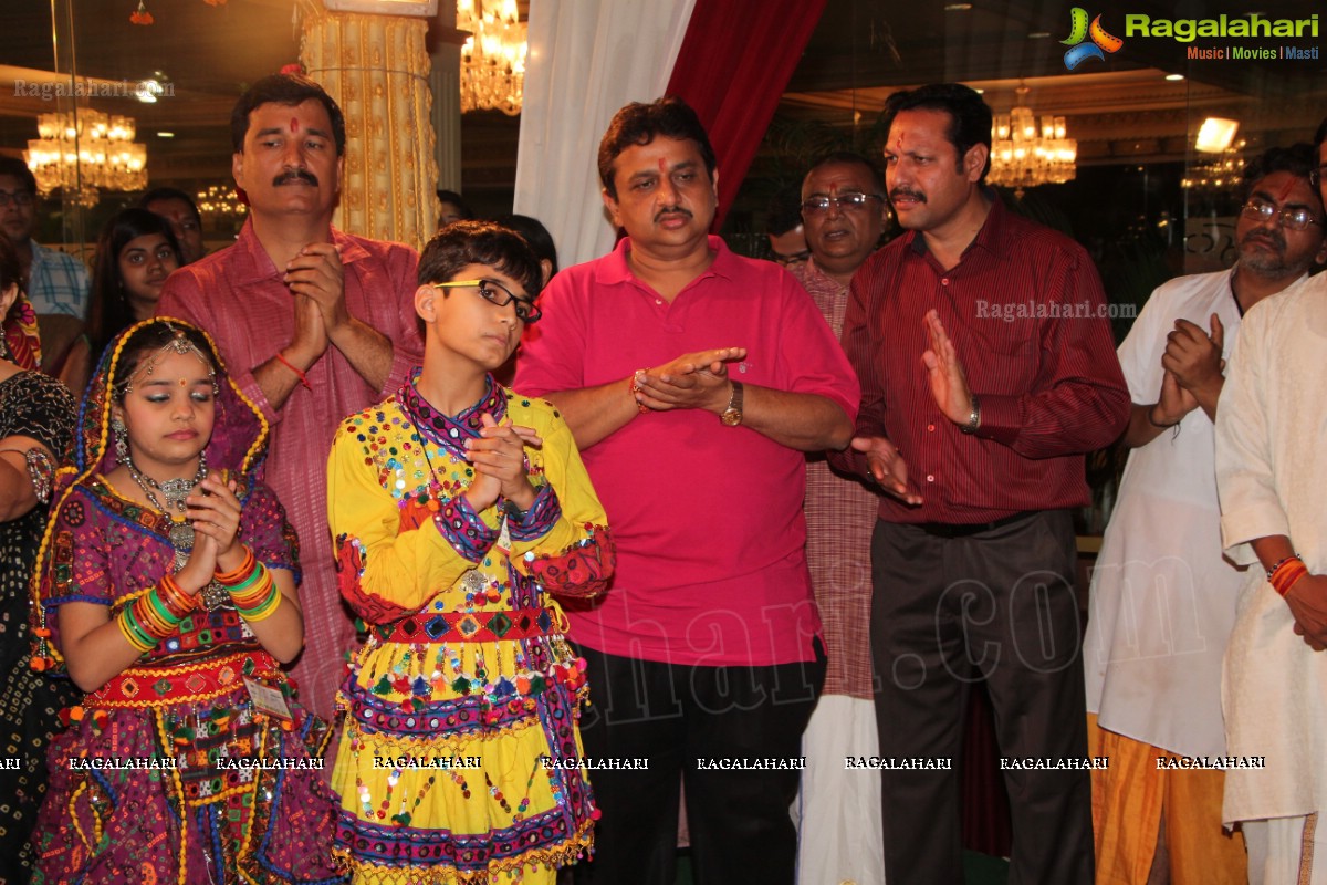 Legend Navratri Utsav 2013 Grand Finale - Judge: Bina Mehta