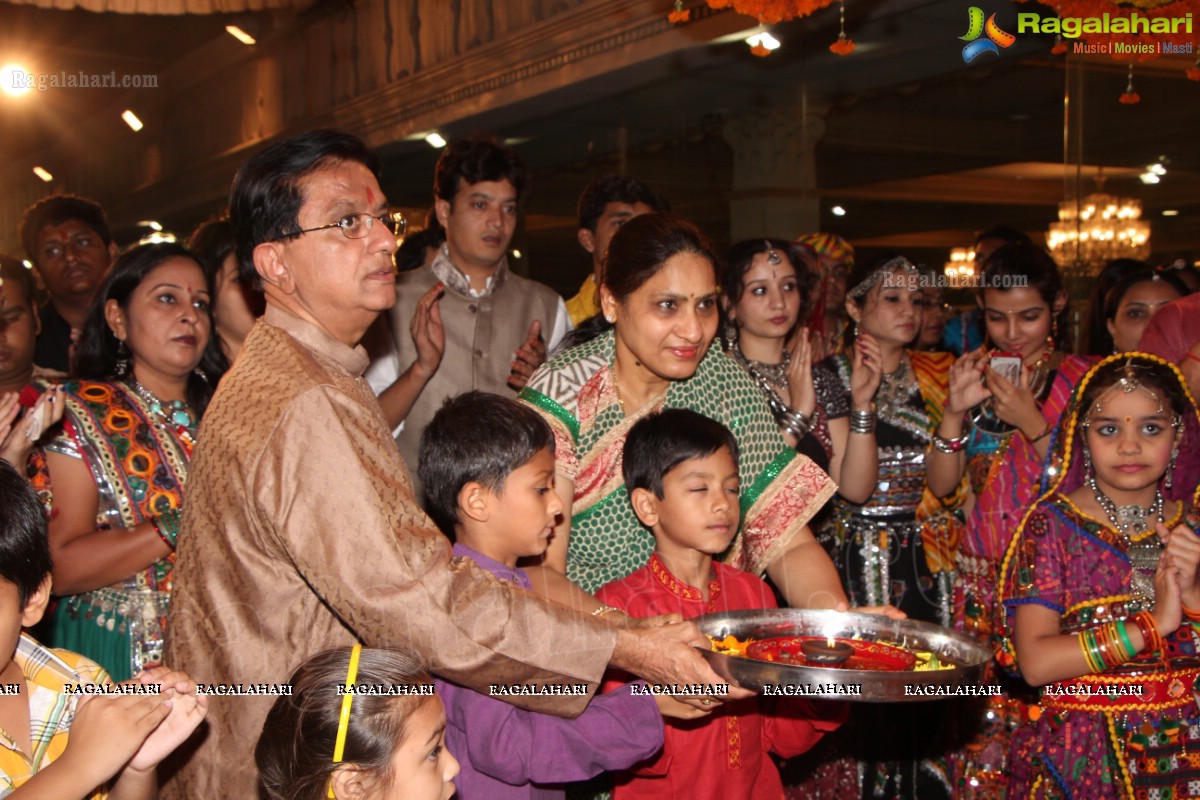 Legend Navratri Utsav 2013 Grand Finale - Judge: Bina Mehta