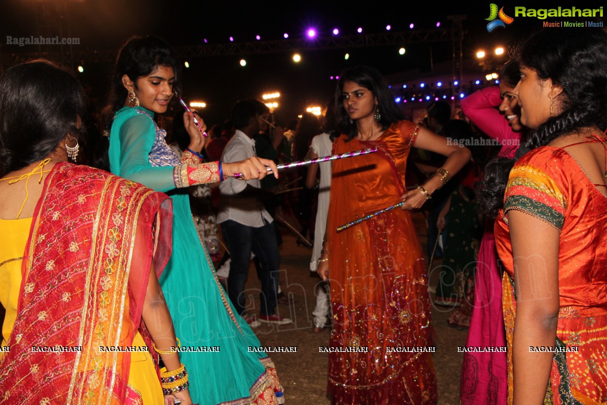 Legend Navratri Utsav 2013 Grand Finale - Judge: Bina Mehta