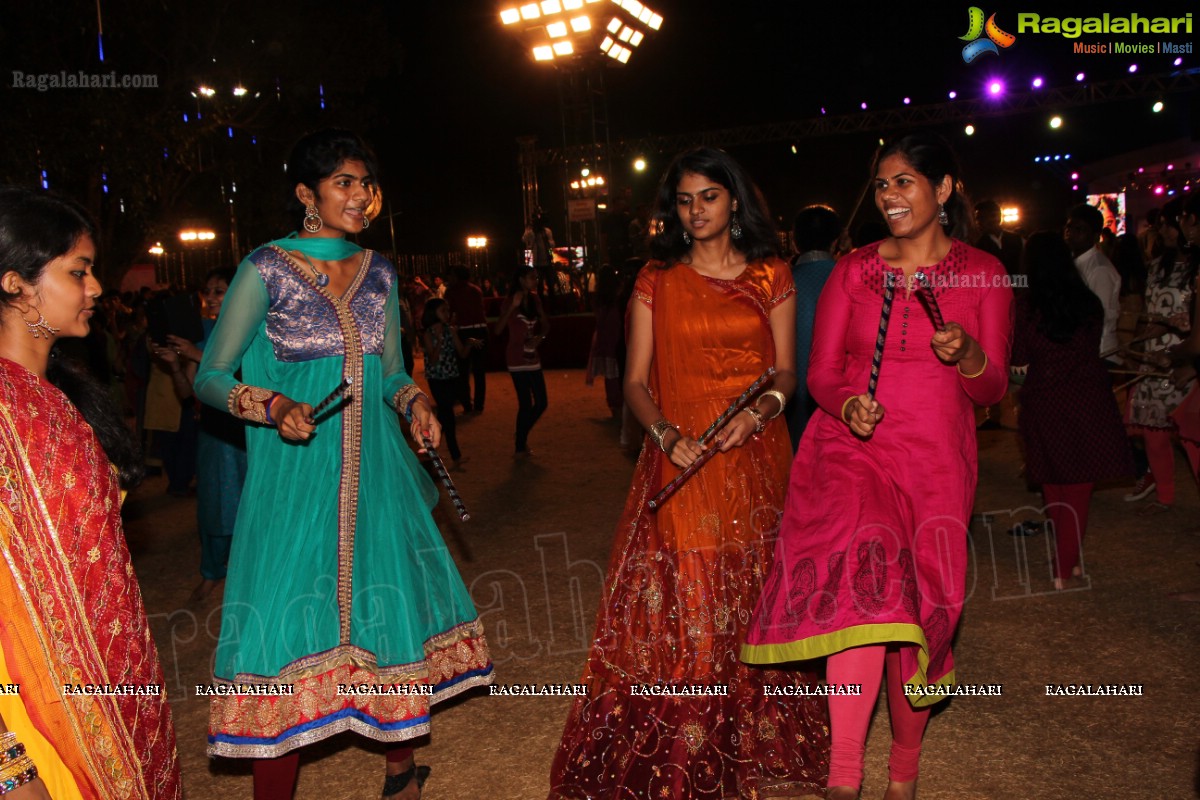 Legend Navratri Utsav 2013 Grand Finale - Judge: Bina Mehta