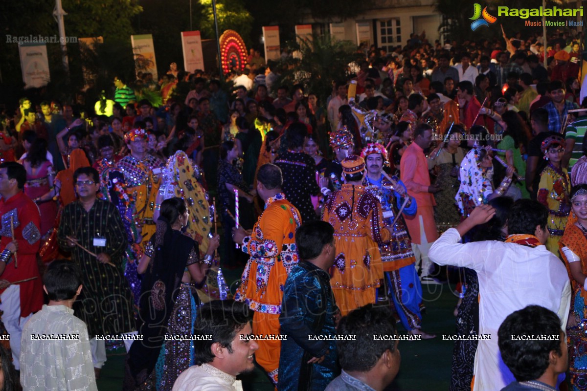 Legend Navratri Utsav 2013 Grand Finale - Judge: Bina Mehta