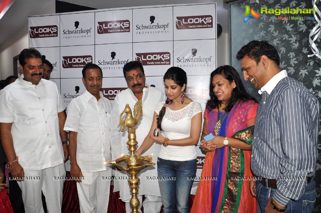 Madhurima launches Looks Salon & Spa in Hyderabad