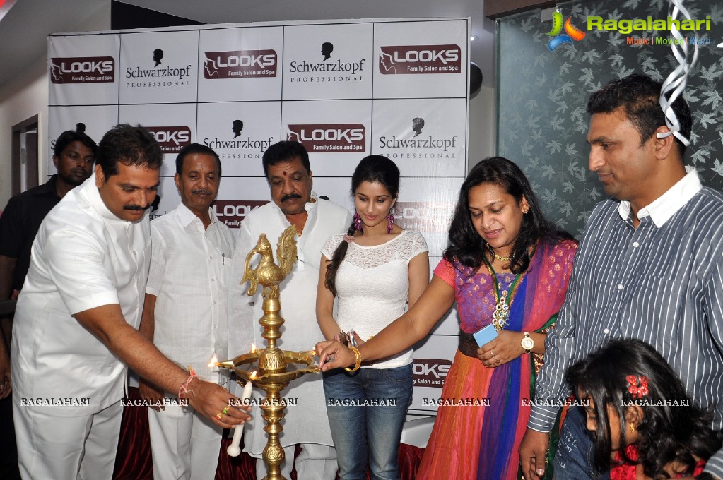 Madhurima launches Looks Salon & Spa in Hyderabad