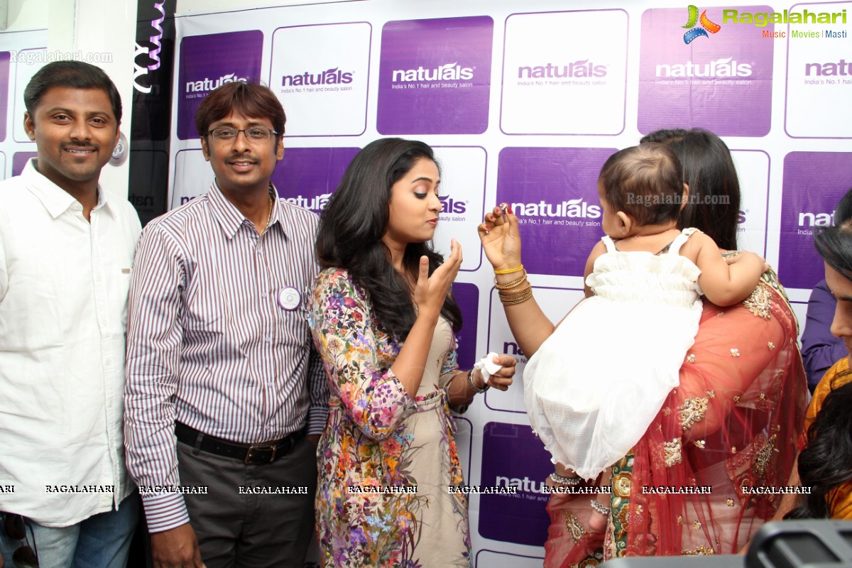 Nanditha launches Naturals Family Salon at Ameerpet, Hyderabad