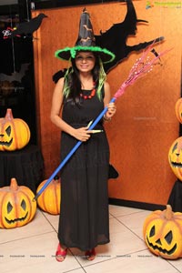 Se La Vie Halloween Party