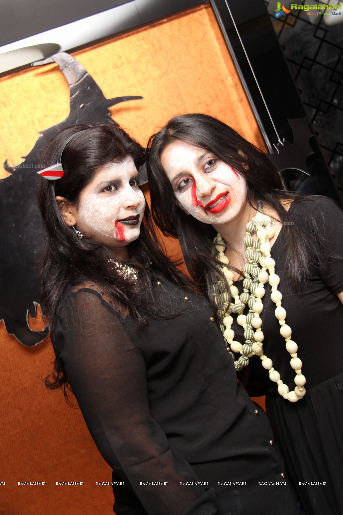 Club Se La Vie's Halloween Bash 2013 at F Cafe & Lounge, Hyderabad