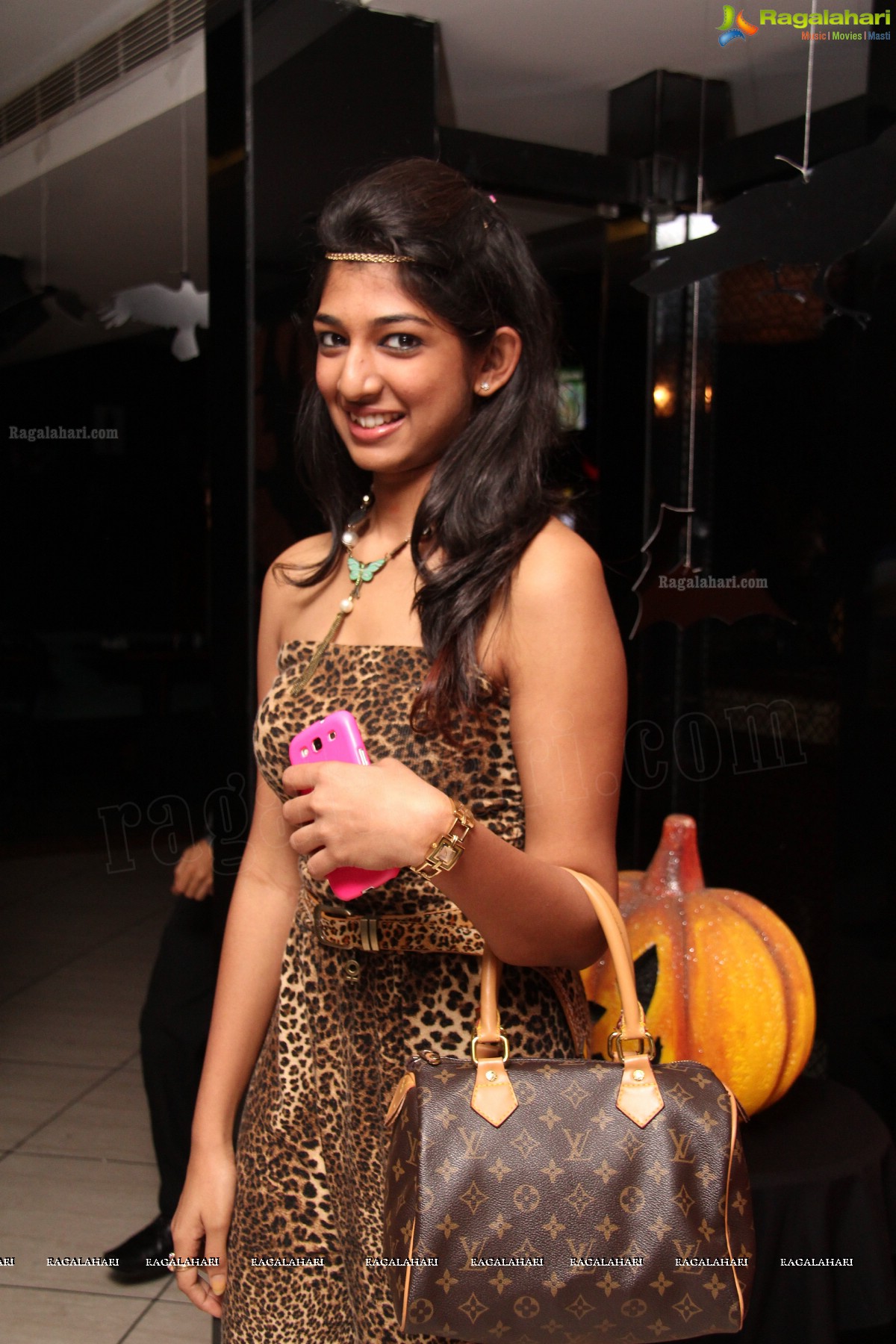 Club Se La Vie's Halloween Bash 2013 at F Cafe & Lounge, Hyderabad