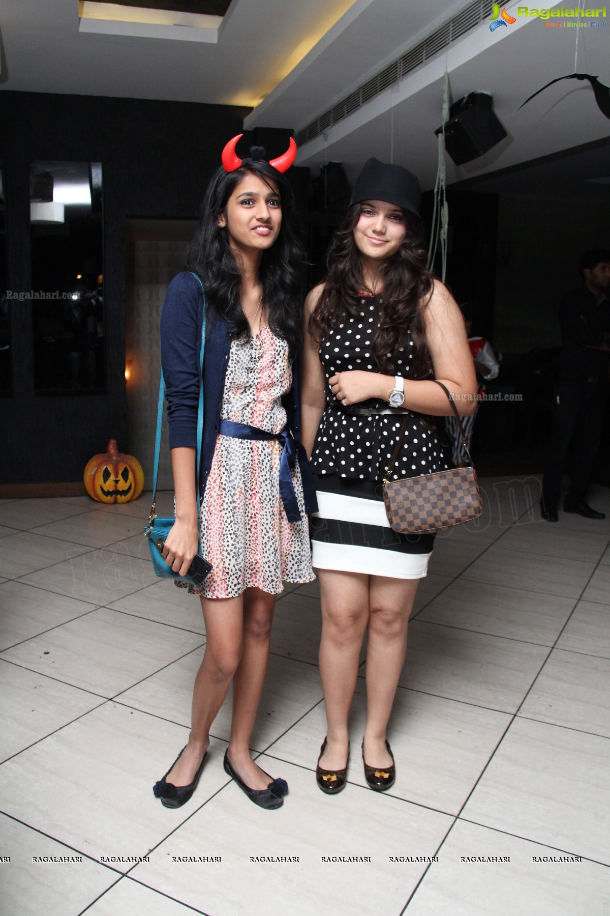 Club Se La Vie's Halloween Bash 2013 at F Cafe & Lounge, Hyderabad