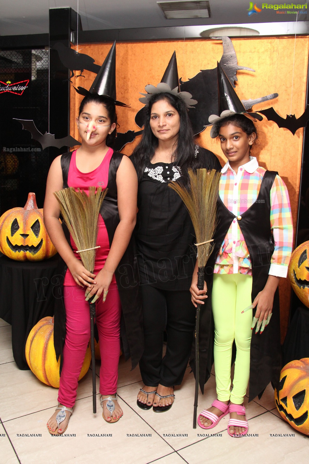 Club Se La Vie's Halloween Bash 2013 at F Cafe & Lounge, Hyderabad