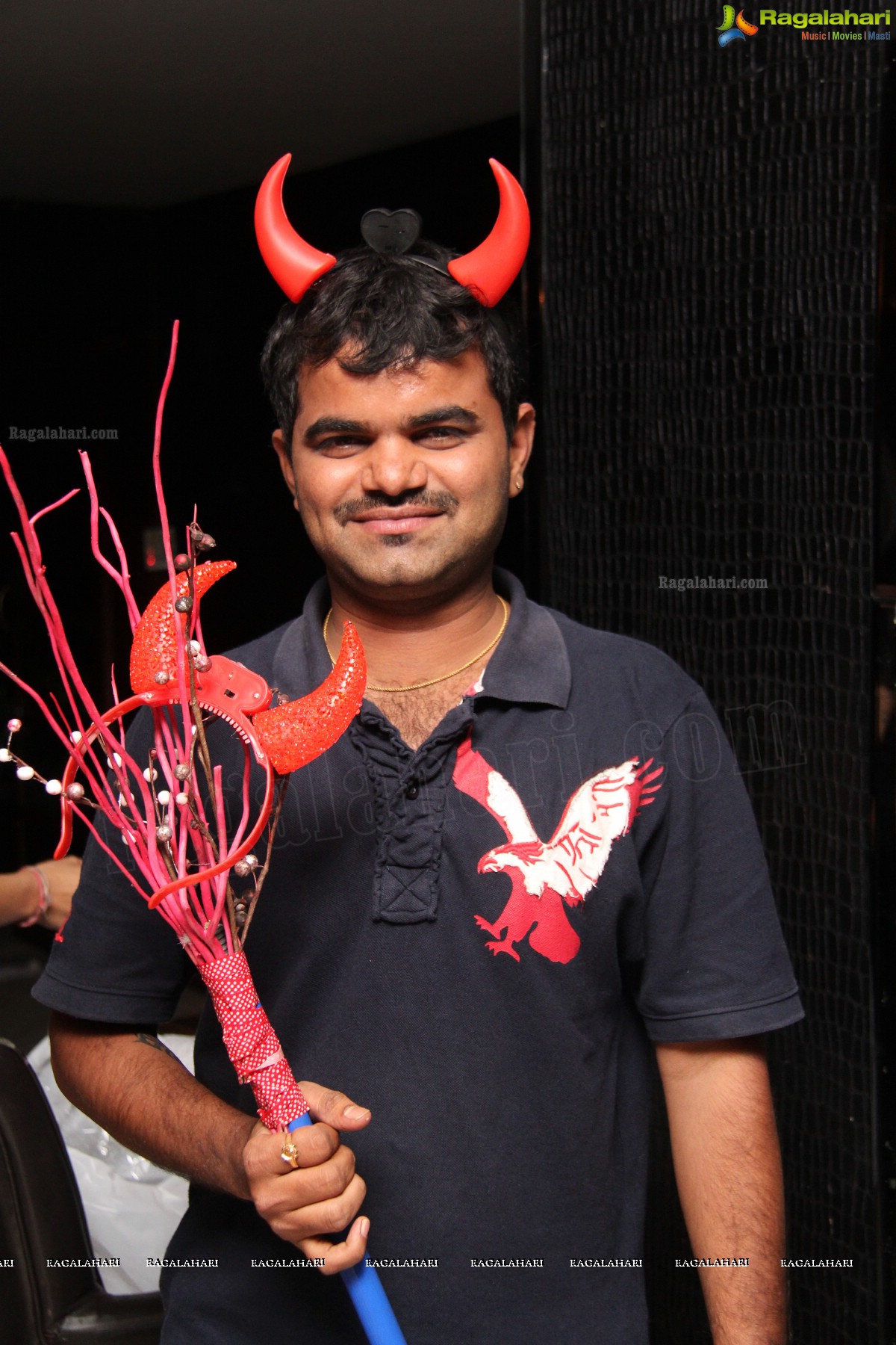 Club Se La Vie's Halloween Bash 2013 at F Cafe & Lounge, Hyderabad