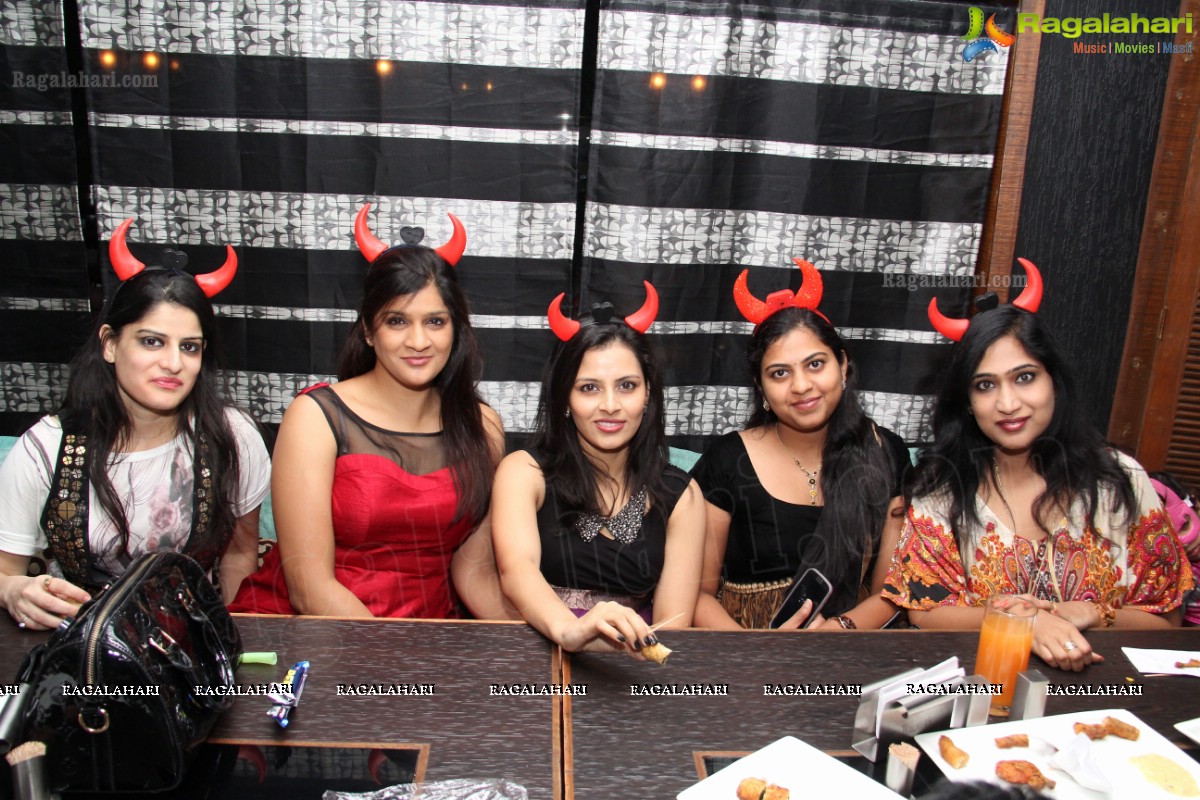 Club Se La Vie's Halloween Bash 2013 at F Cafe & Lounge, Hyderabad
