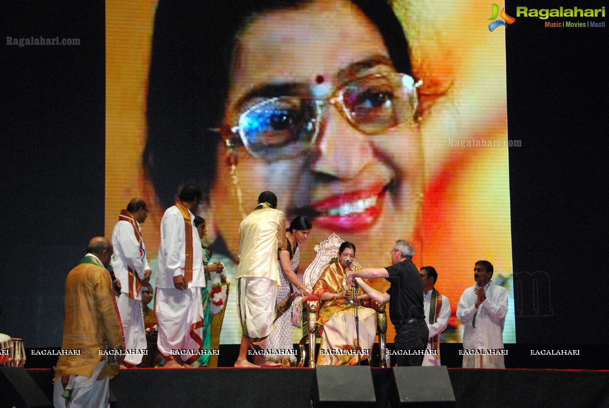 Life Time Achievement Award for Padma Bhushan Smt. Dr.P.Susheela by Silicon Andhra