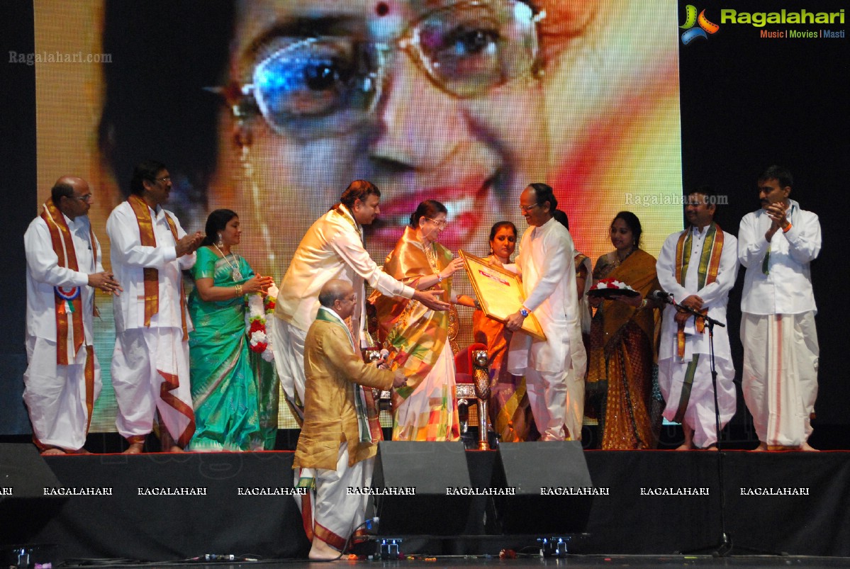 Life Time Achievement Award for Padma Bhushan Smt. Dr.P.Susheela by Silicon Andhra