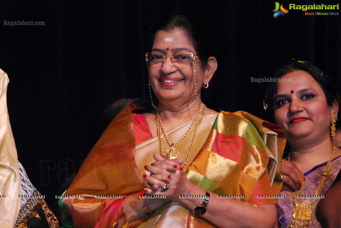 Life Time Achievement Award for Padma Bhushan Smt. Dr.P.Susheela by Silicon Andhra