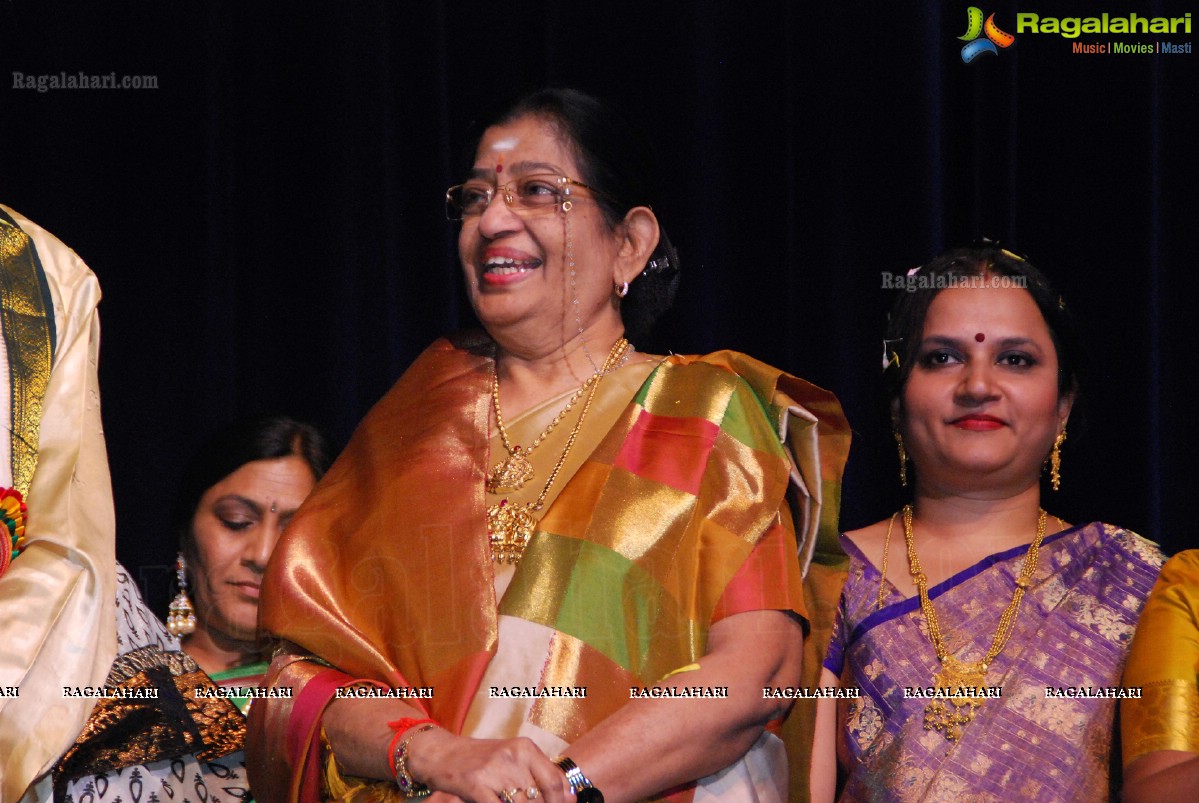 Life Time Achievement Award for Padma Bhushan Smt. Dr.P.Susheela by Silicon Andhra