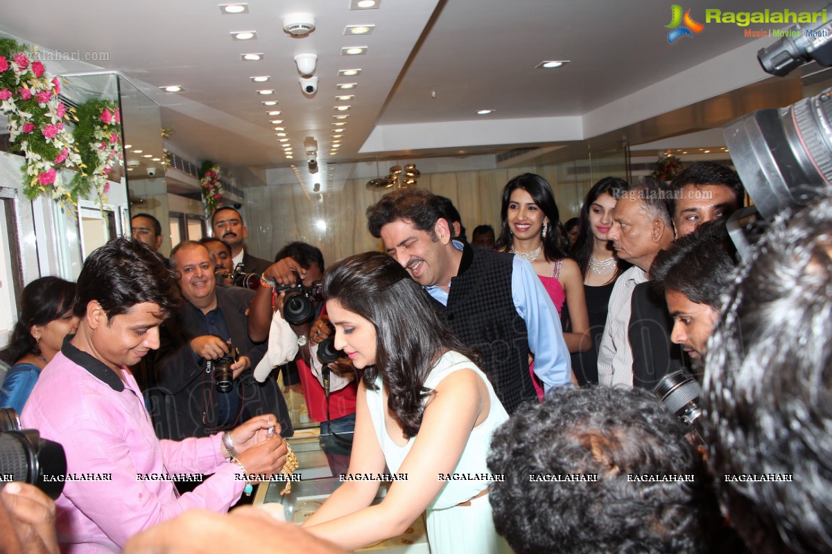 Parineeti Chopra inaugurates Meena Jewellers 6th Jewellery Showroom, Hyderabad