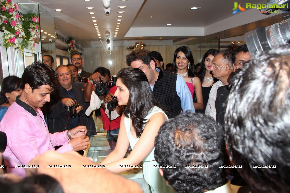 Parineeti Chopra inaugurates Meena Jewellers 6th Jewellery Showroom, Hyderabad