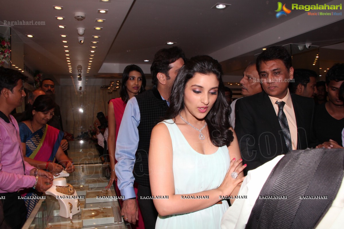 Parineeti Chopra inaugurates Meena Jewellers 6th Jewellery Showroom, Hyderabad