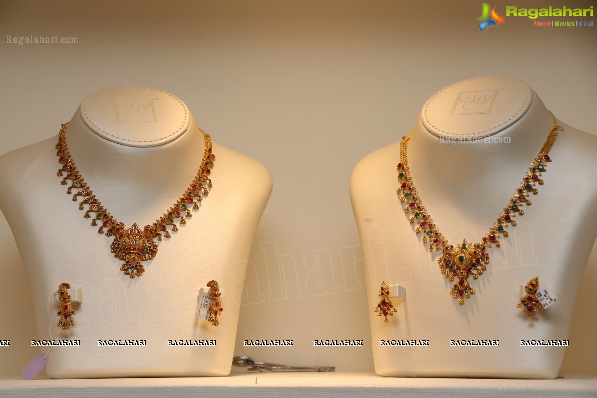 Parineeti Chopra inaugurates Meena Jewellers 6th Jewellery Showroom, Hyderabad