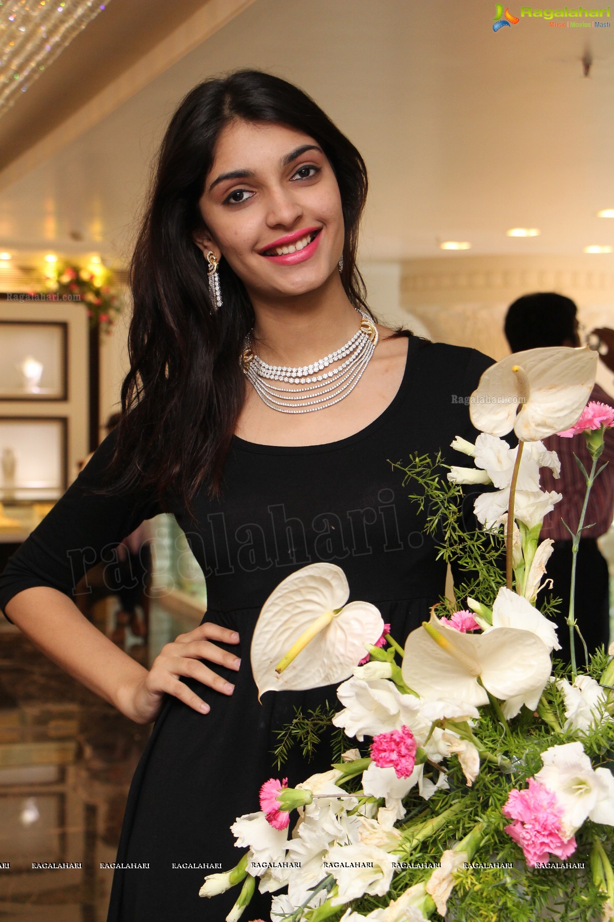 Parineeti Chopra inaugurates Meena Jewellers 6th Jewellery Showroom, Hyderabad