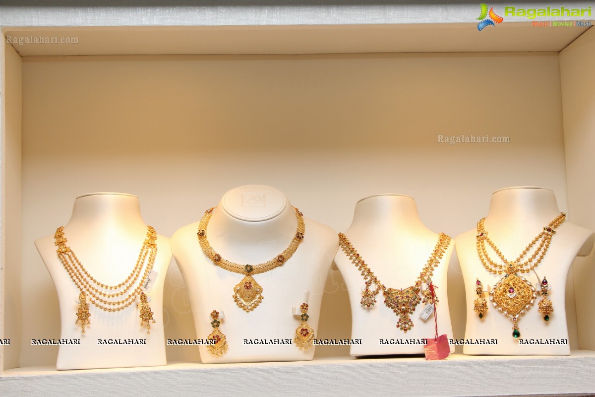 Parineeti Chopra inaugurates Meena Jewellers 6th Jewellery Showroom, Hyderabad