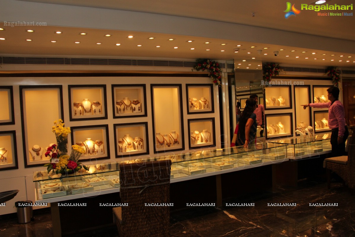 Parineeti Chopra inaugurates Meena Jewellers 6th Jewellery Showroom, Hyderabad