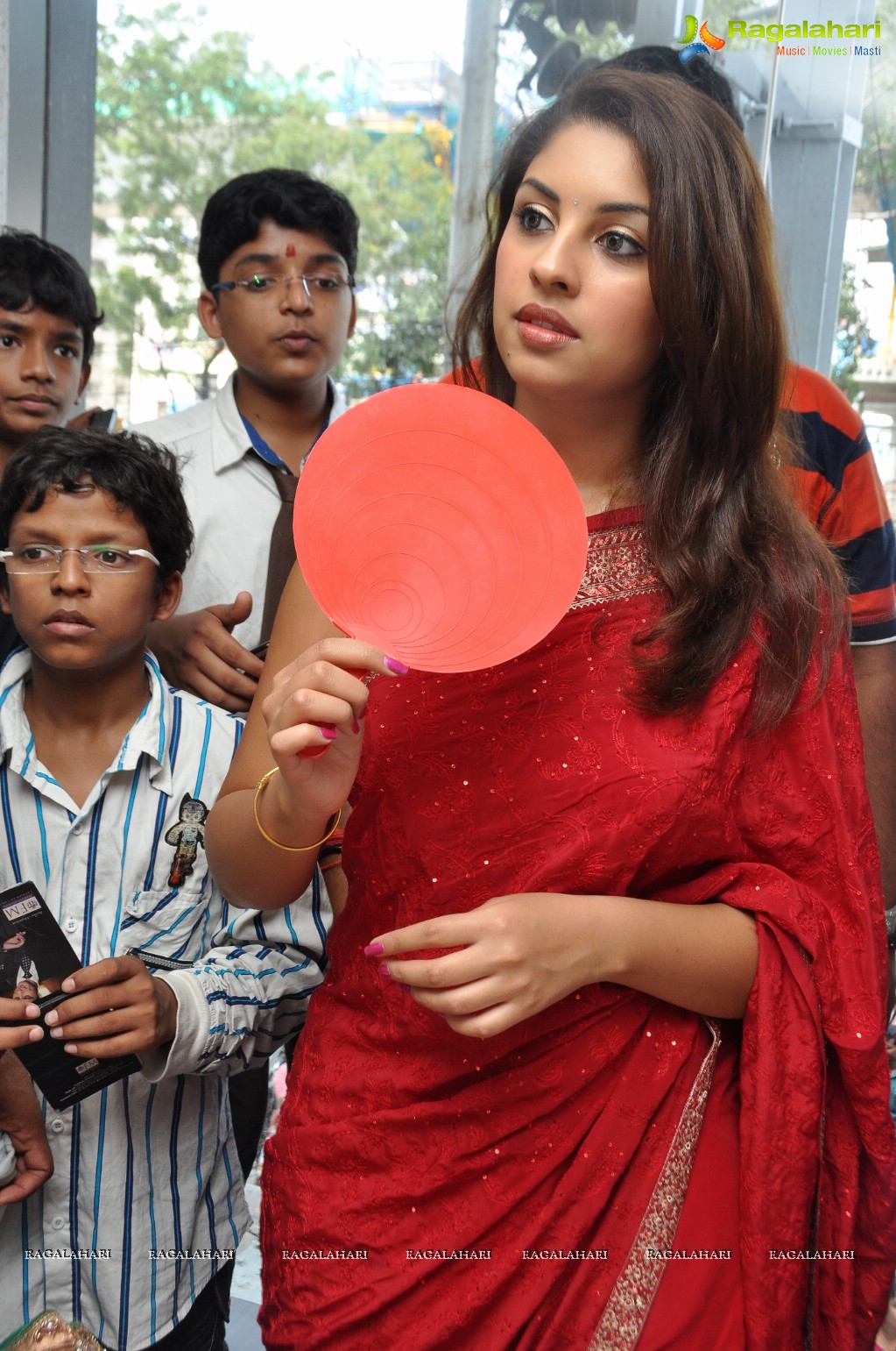 Richa Gangopadhyay inaugurates Priyanka Showroom at Kukatpally, Hyderabad