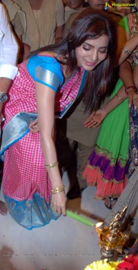 Samantha inaugurates Kalanikethan Nizamabad