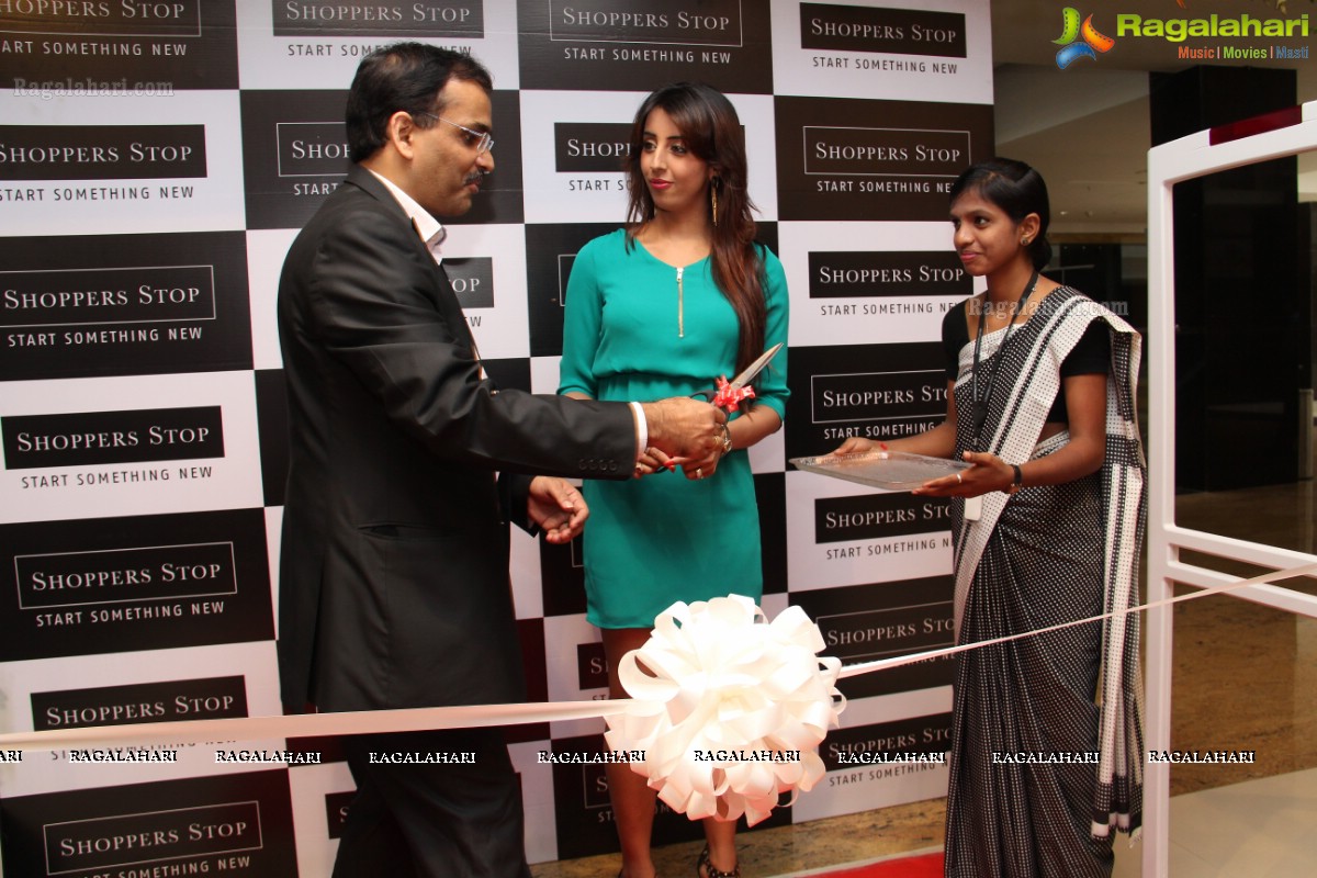 Sanjana inaugurates Shoppers Stop at Manjeera Mall, Hyderabad