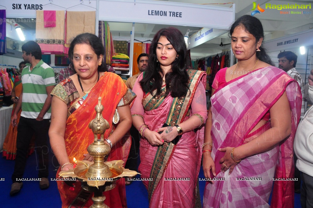 Shravani Reddy launches Styles n Weaves Expo at Kamma Sangam Hall, Hyderabad