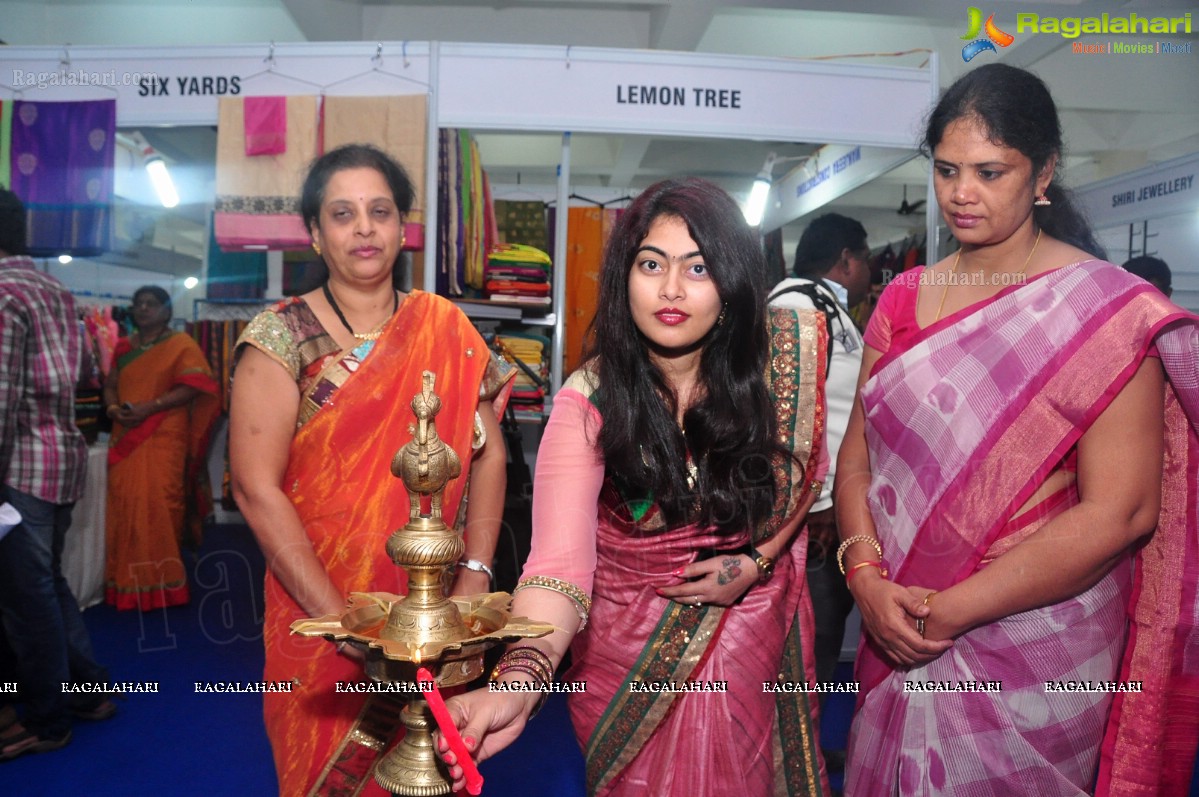 Shravani Reddy launches Styles n Weaves Expo at Kamma Sangam Hall, Hyderabad