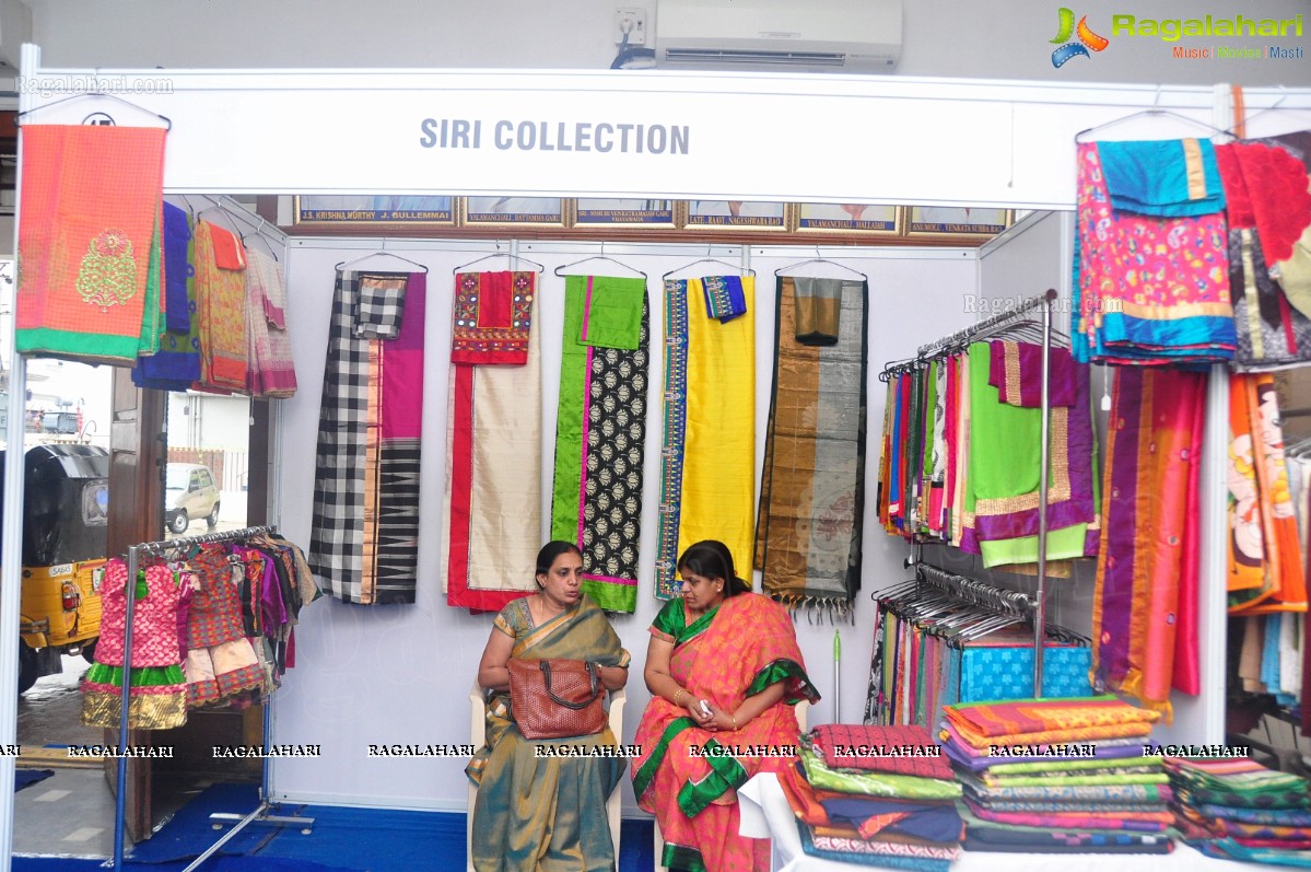 Shravani Reddy launches Styles n Weaves Expo at Kamma Sangam Hall, Hyderabad