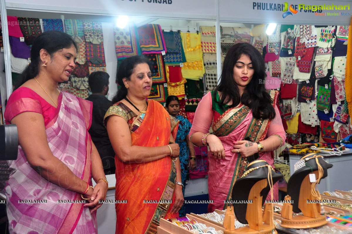Shravani Reddy launches Styles n Weaves Expo at Kamma Sangam Hall, Hyderabad