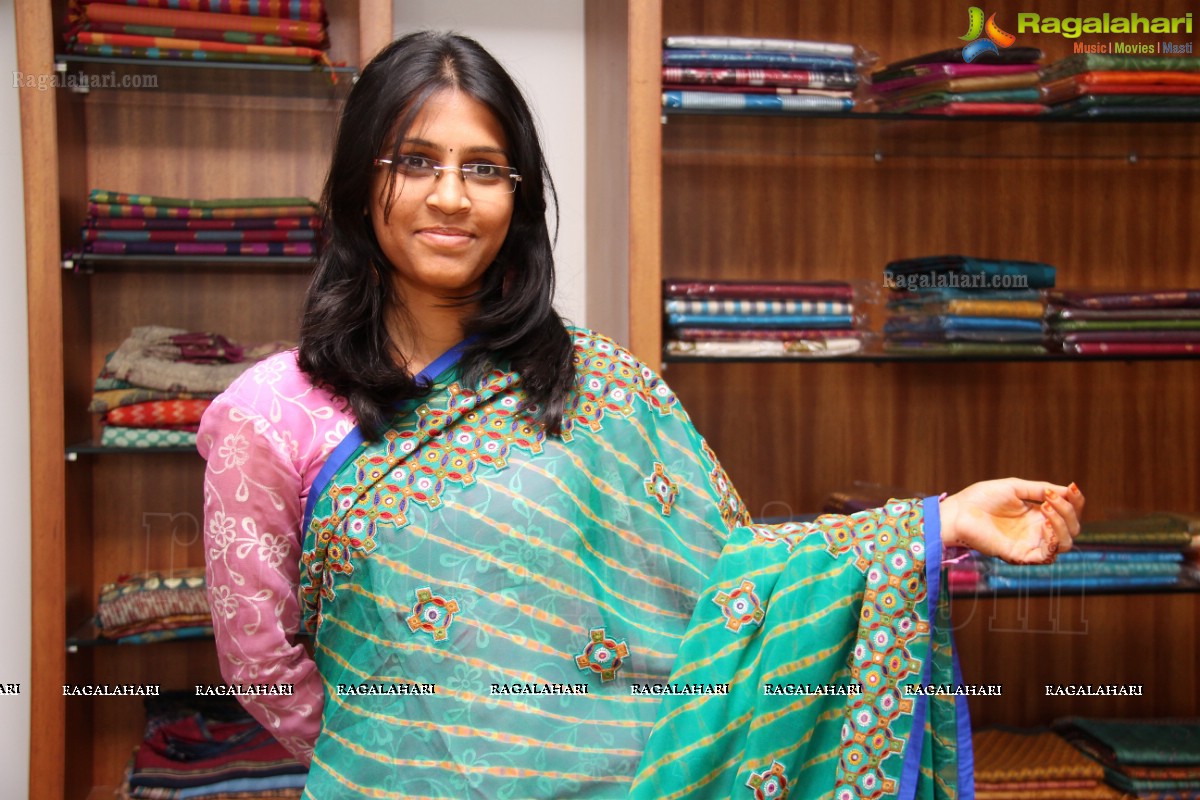 Tanusha inaugurates 'Shrujan Hand Embroidery' Exhibition, Hyderabad