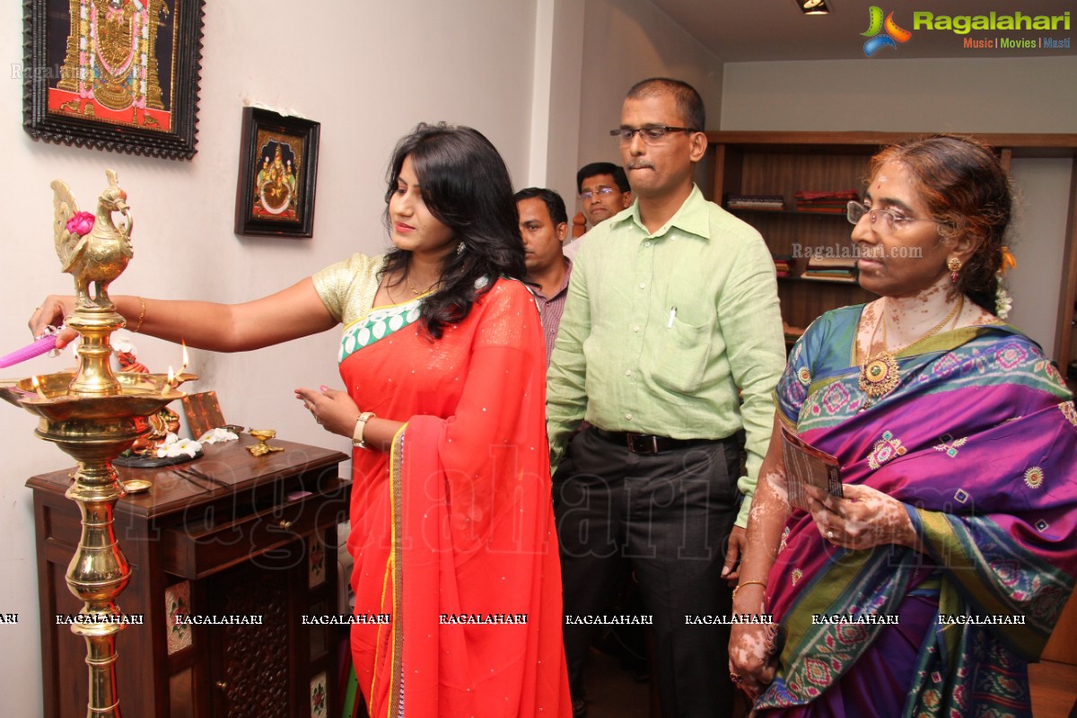 Tanusha inaugurates 'Shrujan Hand Embroidery' Exhibition, Hyderabad