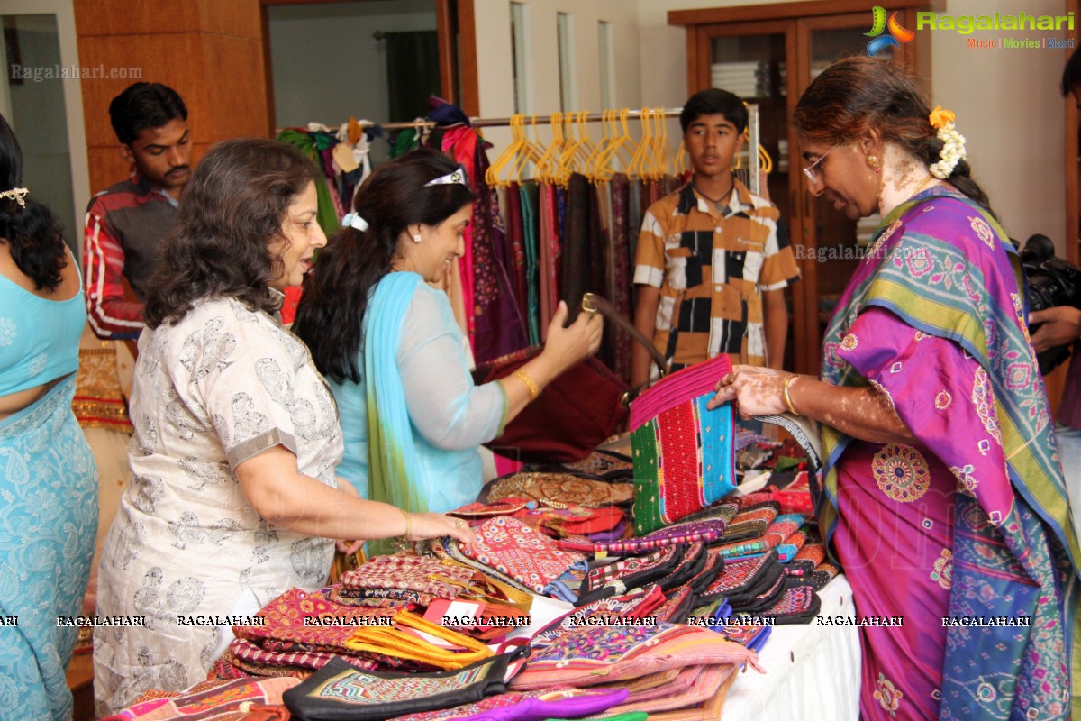 Tanusha inaugurates 'Shrujan Hand Embroidery' Exhibition, Hyderabad