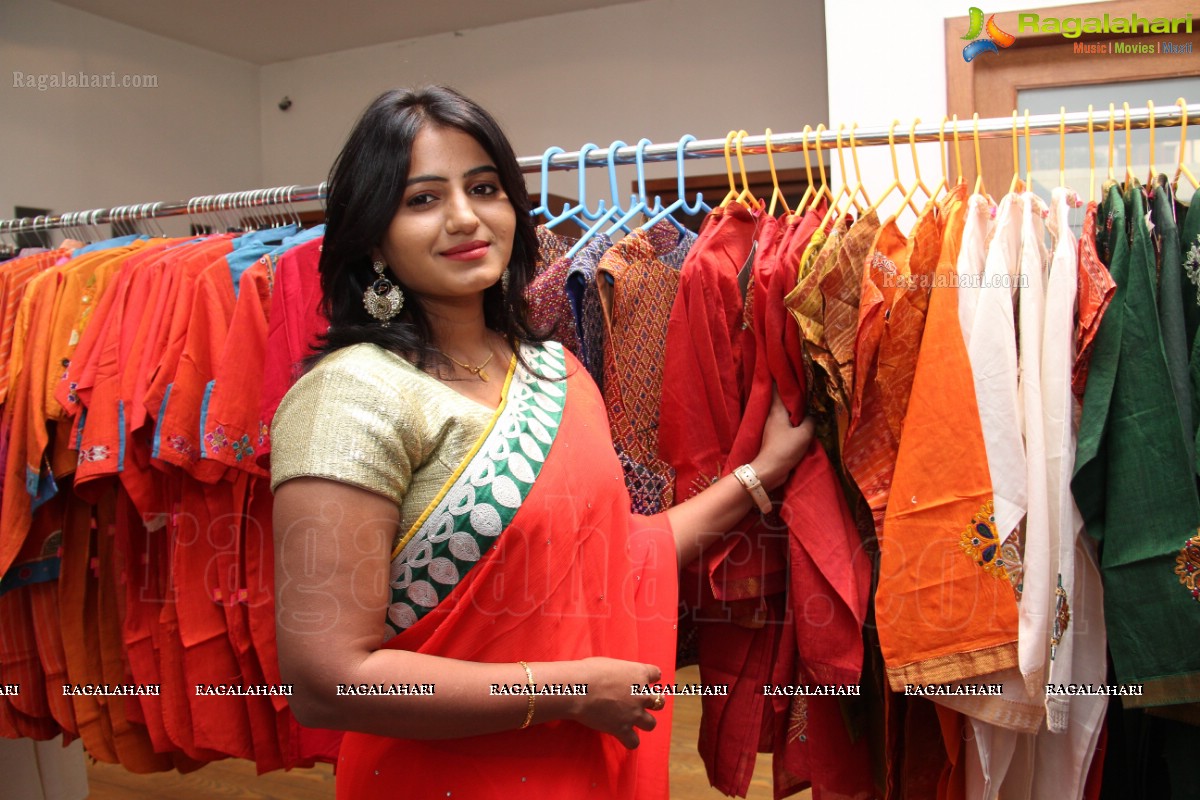 Tanusha inaugurates 'Shrujan Hand Embroidery' Exhibition, Hyderabad