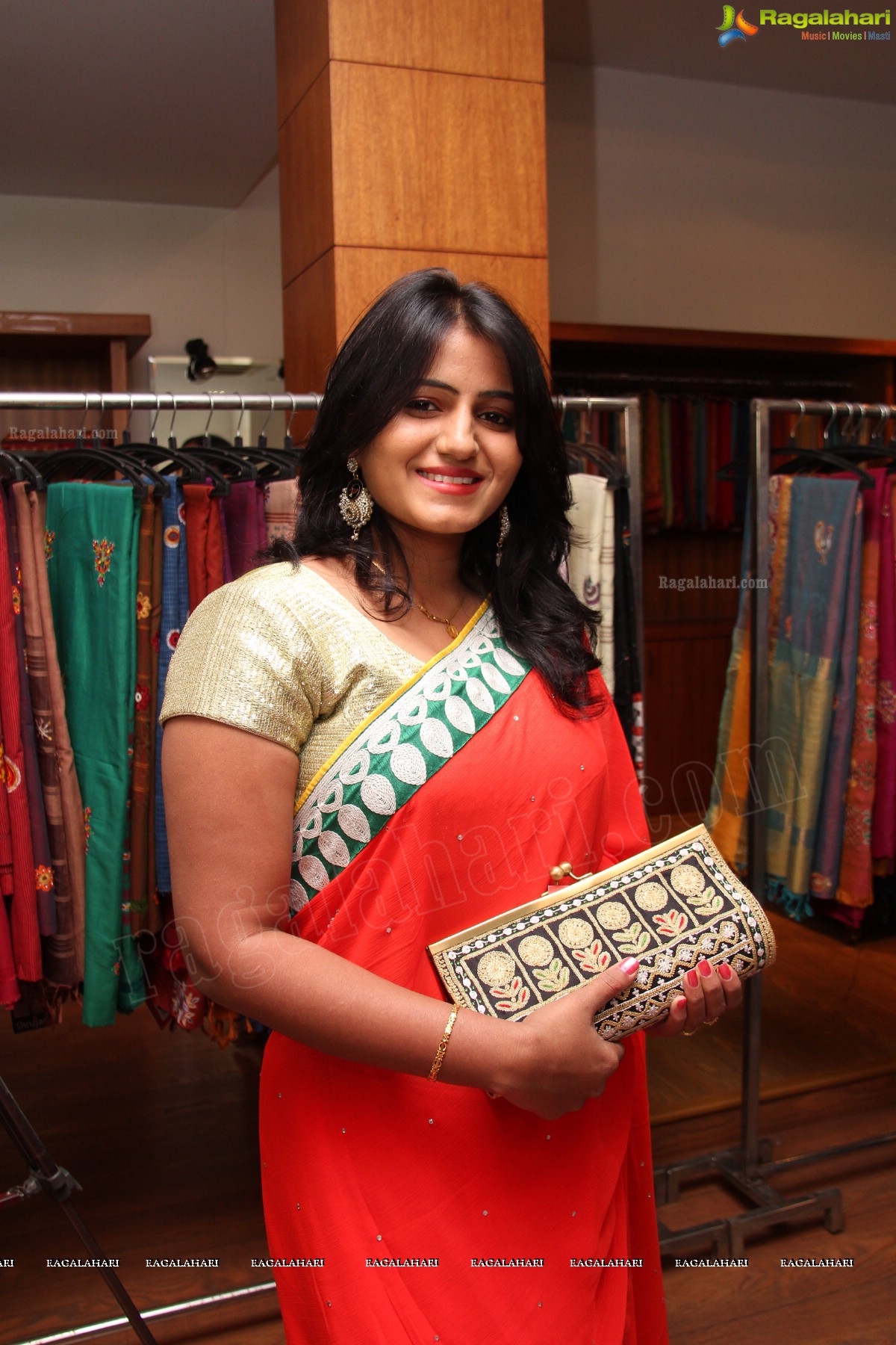 Tanusha inaugurates 'Shrujan Hand Embroidery' Exhibition, Hyderabad