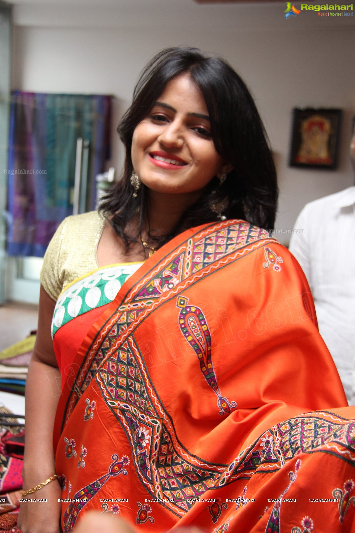 Tanusha inaugurates 'Shrujan Hand Embroidery' Exhibition, Hyderabad