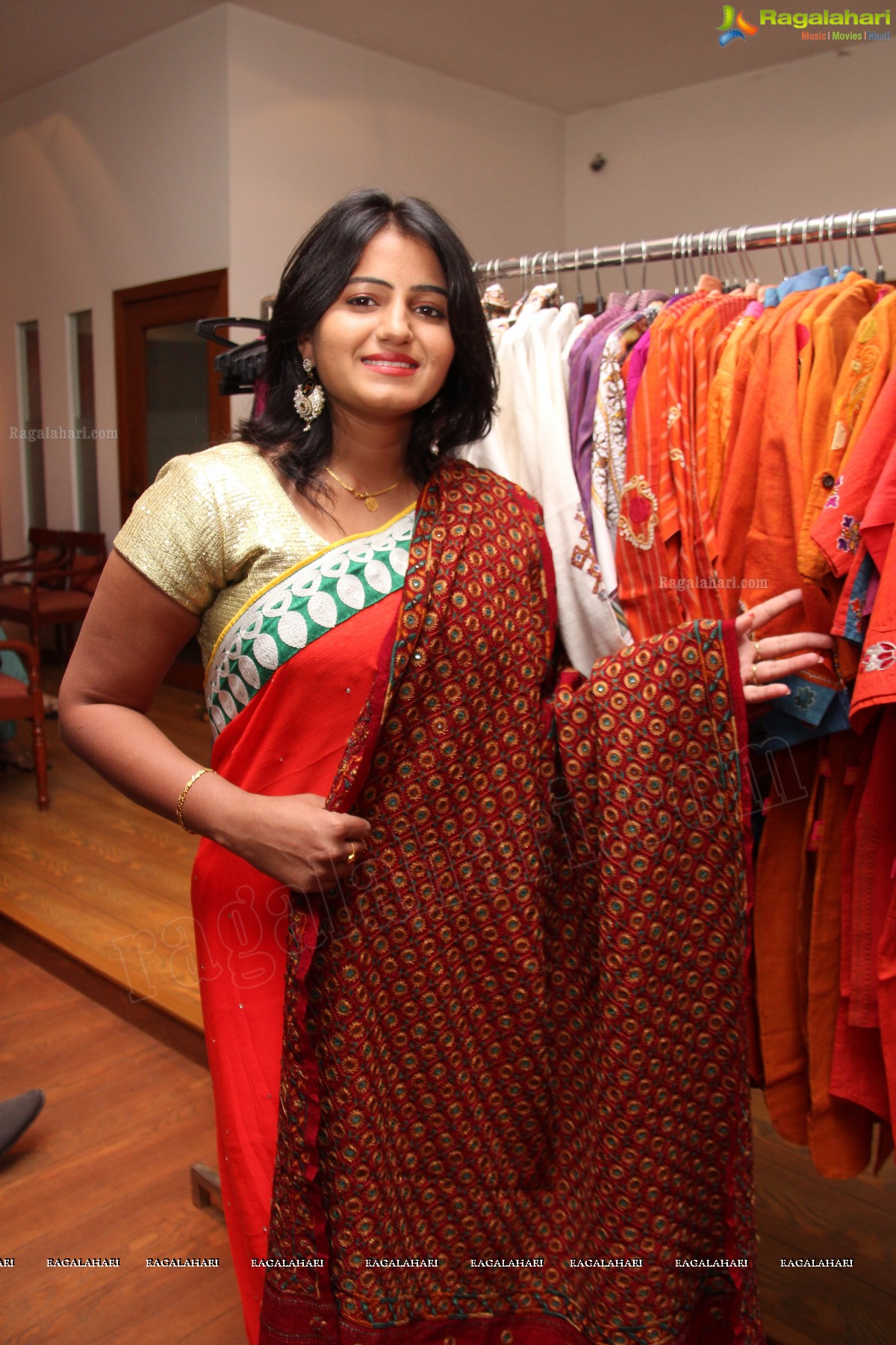 Tanusha inaugurates 'Shrujan Hand Embroidery' Exhibition, Hyderabad