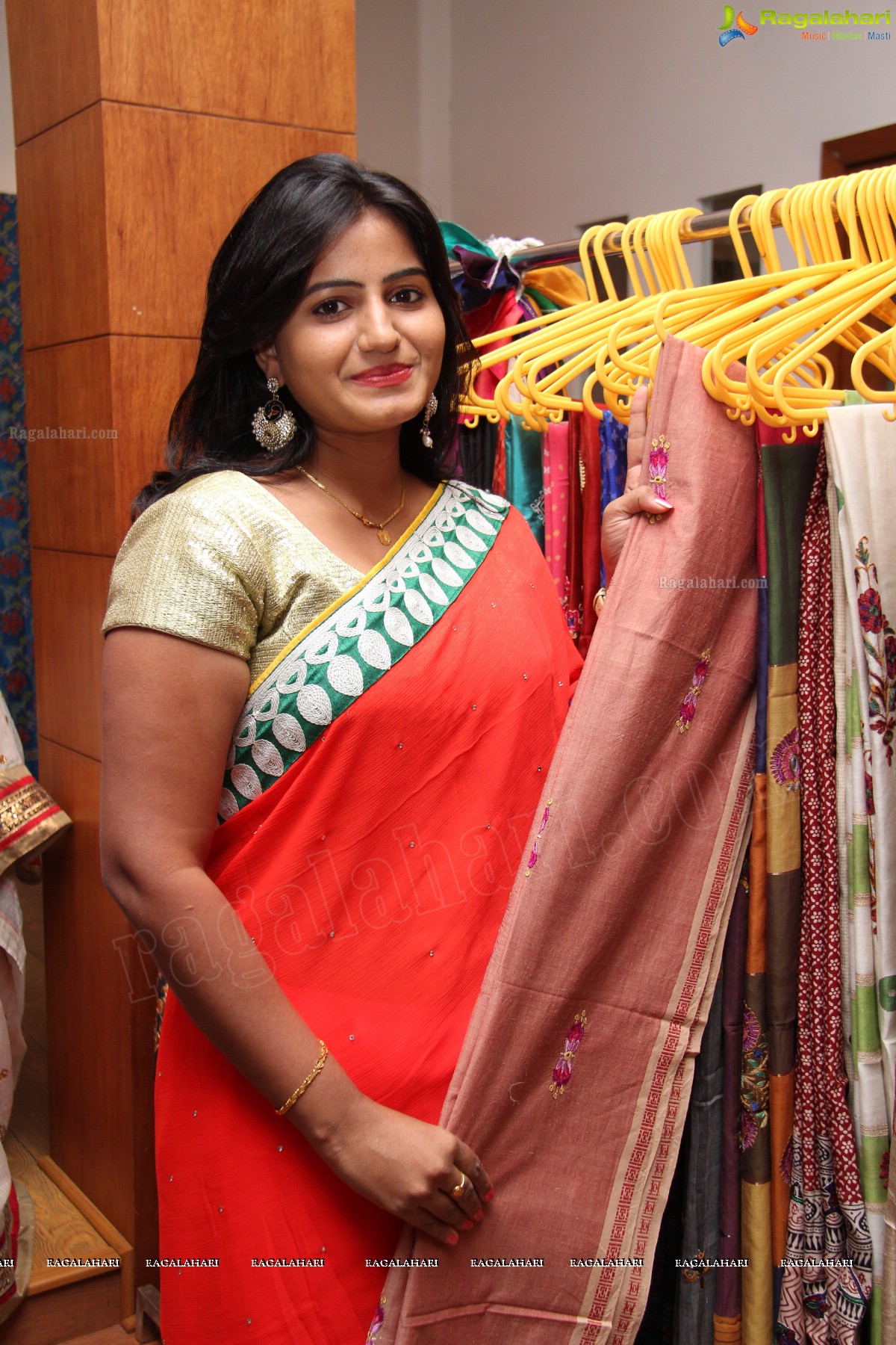 Tanusha inaugurates 'Shrujan Hand Embroidery' Exhibition, Hyderabad