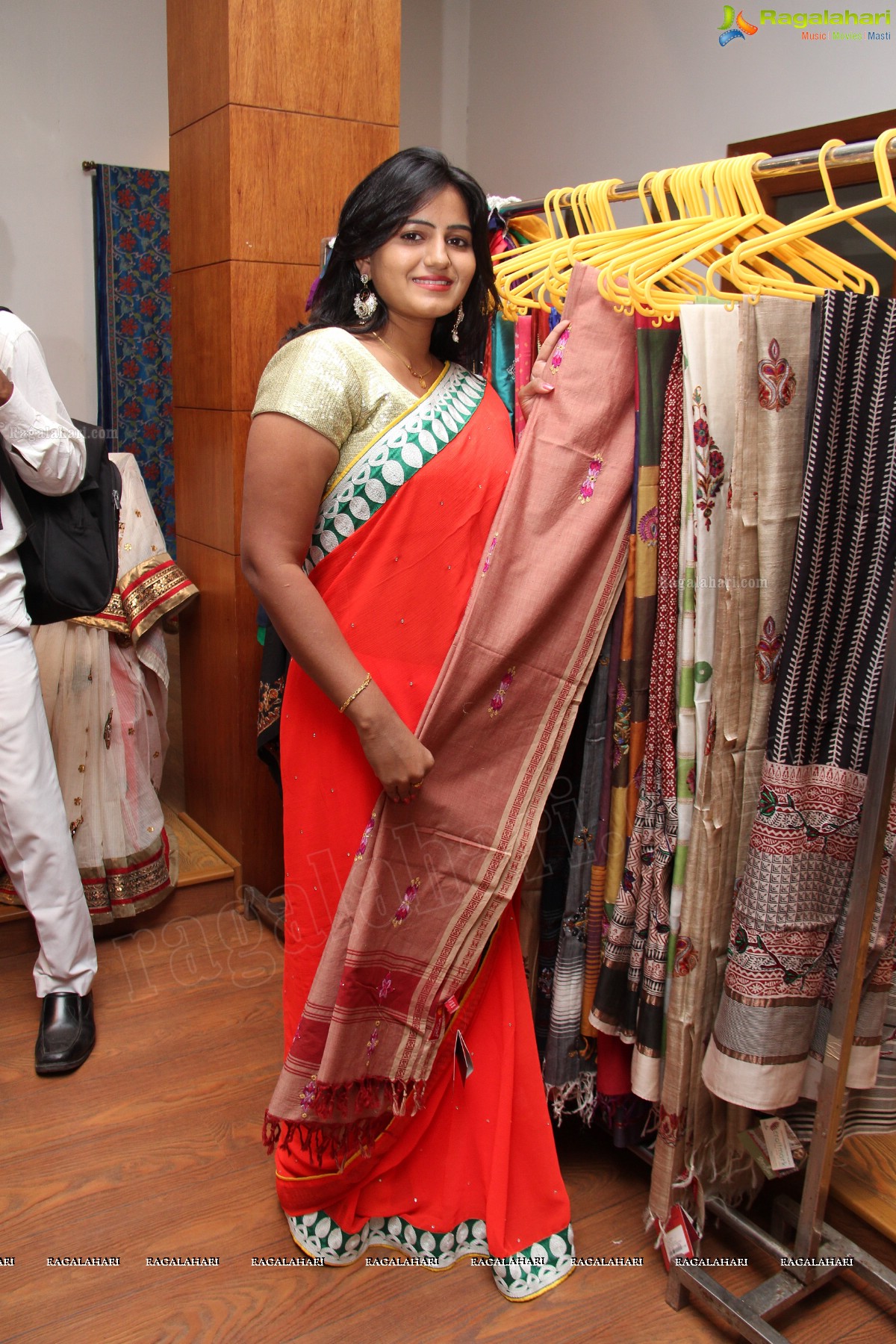 Tanusha inaugurates 'Shrujan Hand Embroidery' Exhibition, Hyderabad