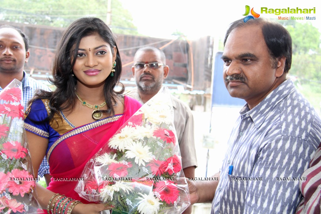 Sowmya inaugurates Pochampally IKAT Art Mela at YWCA, Secunderabad