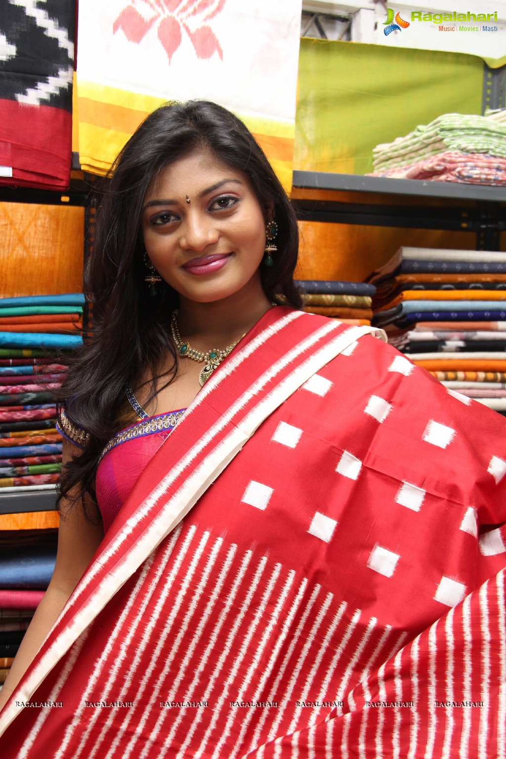 Sowmya inaugurates Pochampally IKAT Art Mela at YWCA, Secunderabad