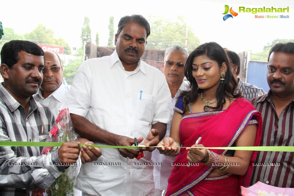 Sowmya inaugurates Pochampally IKAT Art Mela at YWCA, Secunderabad